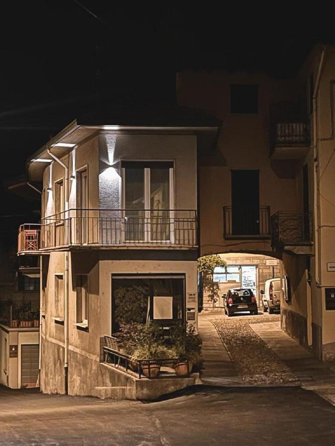 Bnbook La Casa Di Orazio & Carla Ranco Exterior foto